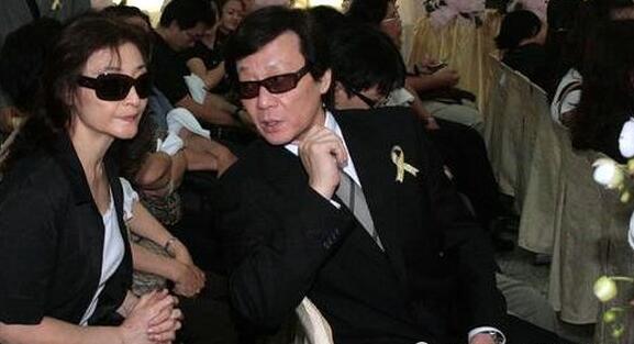 太羡慕了！中国老戏骨，却是一夫两妻，单双号和老婆过感情生活