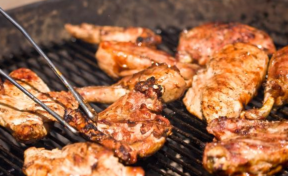 明朝银子多难赚,一两银子两石米,官员一年俸禄