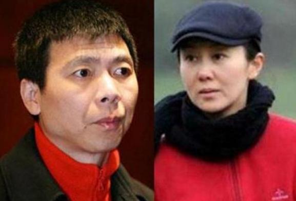 冯小刚前妻被抛弃后一直单身，两人女儿27岁，美出冯小刚十万里！