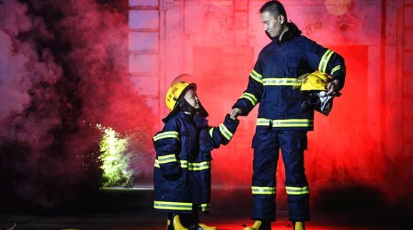 再次化身小小消防员，遇见“最美的背影，最帅的逆行”