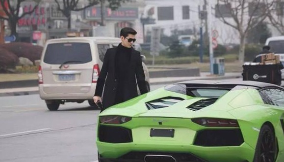 张翰开着百万兰博基尼接娜扎,但是用郑爽的生