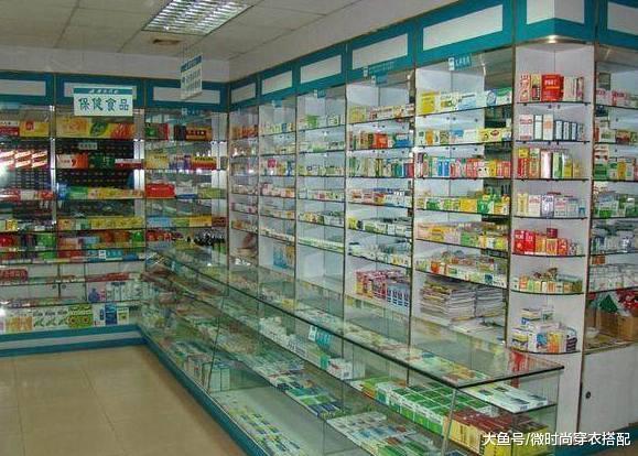 药店有一种乳液, 用它擦脸, 脸上满满胶原白蛋,