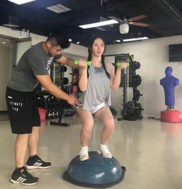 37岁柳岩未处理照片，差距不止一点，我们被镜头骗了那么久！