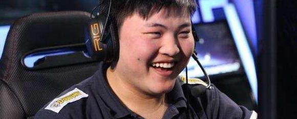 LOL全明星后,台湾PTT论坛这样评价uzi:他几岁