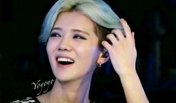 关晓彤曾自曝男友标准,娘炮绝对不要,如今却选