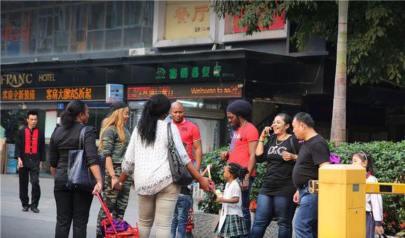 在广州的非洲黑人:想娶广东女子,获得永久居住权,定居在中国