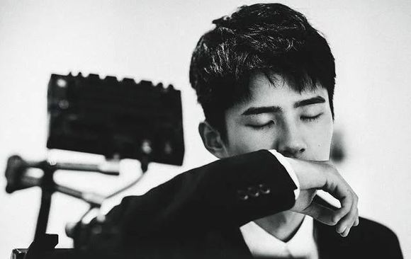 陈思诚唯一签约艺人,靠双腿又登上了热搜榜,集