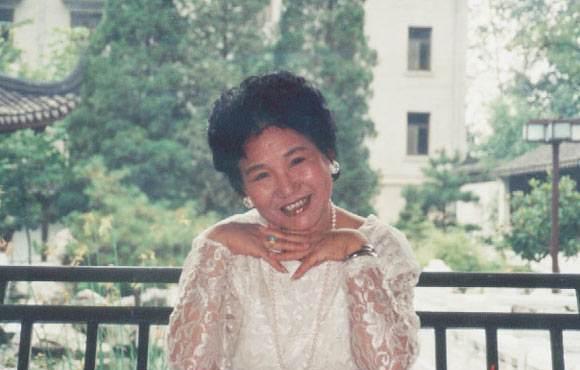 中国大陆第一个国际A类电影节影后--赵丽蓉老