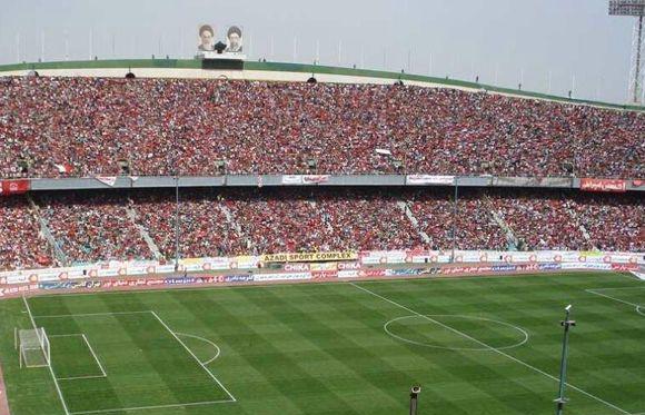 国足输球,魔鬼主场的伊朗女球迷却在找丈夫!