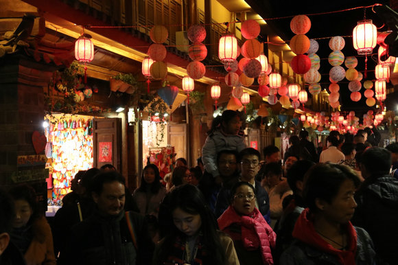 大研花巷五十万游客霸屏央视,已成云南春节旅游必去景点