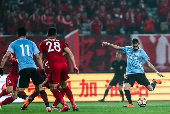 0比8惨败,造中超最大比分记录,大连足球稳住!