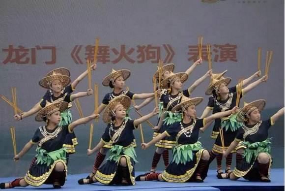 狗崇拜：为什么扮演火狗的少女必须是未婚？