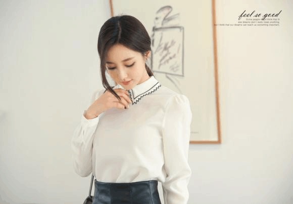 孙允珠 着装开胸t恤衫搭配时尚包臀裙轻松做一