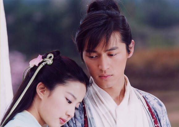 胡歌郭晓婷罕见同框！但明年的电影版《仙剑》能原班人马吗？