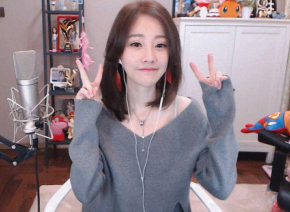 斗鱼冯提莫获平台力捧 上完国民综艺再邀出席