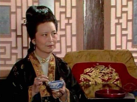 贾宝玉不爱薛宝钗,就算薛宝钗端庄美丽,温柔贤惠会持家会生.
