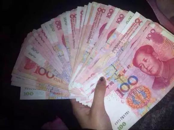 一个红包一万块,各地压岁钱大比拼!广东人早已泣不成声!