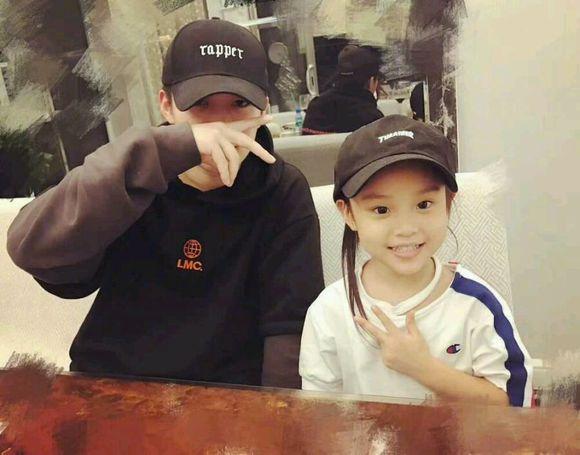 李小璐夜宿证据在膨胀,网友同情贾乃亮,霍思