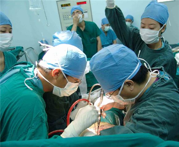 22岁孕妇3年流产6次, 怀孕33周剖腹产, 医生直呼孩子