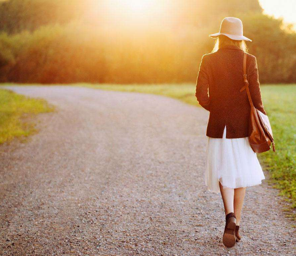 一个入戏太深的女人,不需要直言的忠告和真诚