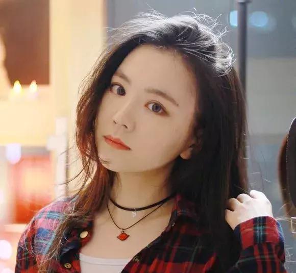 被誉为侧颜女神的韩国歌姬:J.Fla