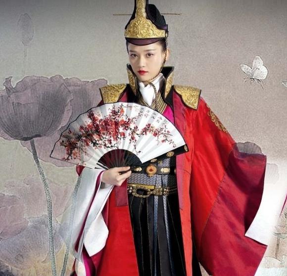 陈乔恩晒新剧古装造型,继东方不败造型后又再