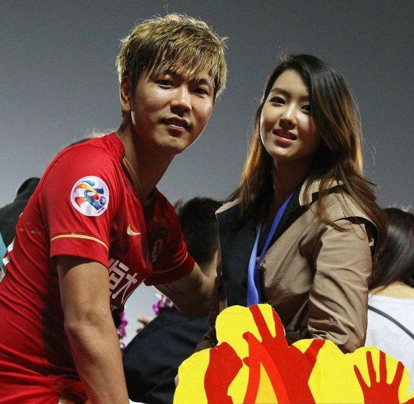 令人嫉妒!广州恒大韩国外援金英权的小情人美