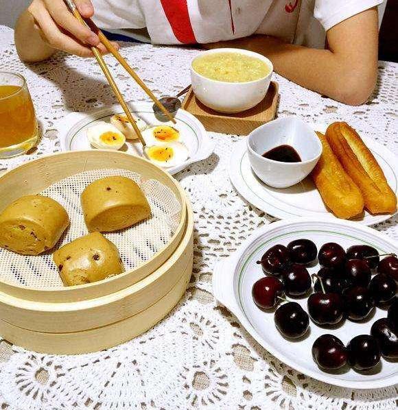 实拍:给女儿做的早餐,吃的都是最好的菜