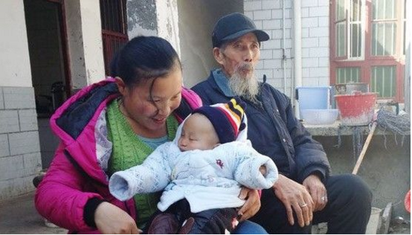 23岁女子为报恩嫁给68岁郎中，为他生一男孩婚后一家人幸福！