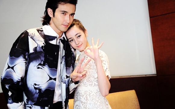 他妄想追求迪丽热巴,险被杨幂开除,白长一张混