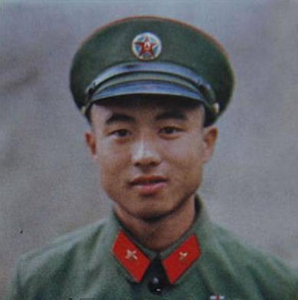 此人牺牲在越南境内, 解放军下令一定要抢回遗体, 可惜只带回头颅