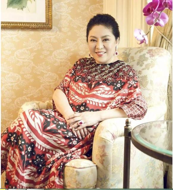 看了陈岚年轻时美照 就明白向华强为什么不娶迷倒众男的关之琳了