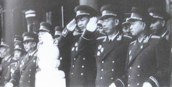 �������Ͻ������Ӷ�Խս������������Ͻ����Σ�������ί����ϯ