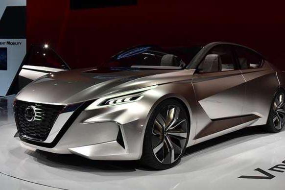 大板牙没了又来了个锥子脸！日产全新天籁本月底揭晓长相