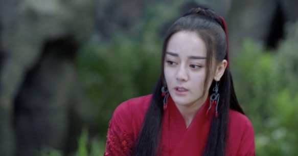 烈火如歌:迪丽热巴全程戴4个耳环?