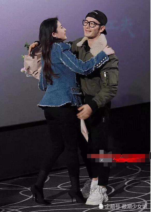 鹿晗撞衫易烊千玺,鞋底比黄晓明还厚,身高不足