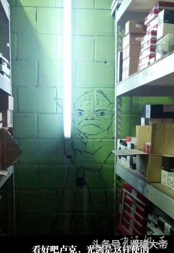 交警提示:骑摩托车请带好头盔,否则开宝马的同