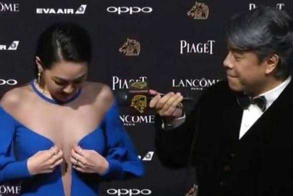 金马奖典礼上，小s礼服滑落当众整理，蔡康永眼睛都直了