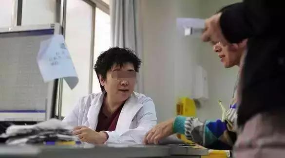 剖腹产37后,伤口突然崩裂流脓水,医生检查后怒