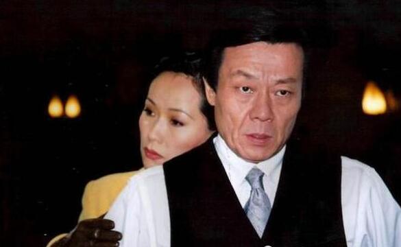 太羡慕了！中国老戏骨，却是一夫两妻，单双号和老婆过感情生活