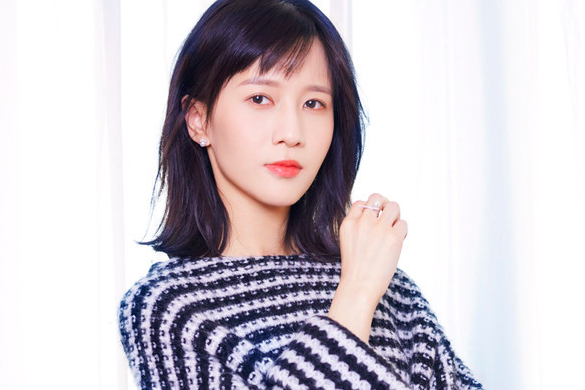 papi酱首演《妖铃铃》,不惧扮丑吃牙膏,戏外狂飙东北话