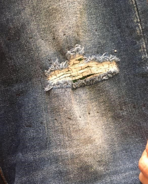 贴心奶奶心疼孙女穿破洞裤,花几天不露痕迹的