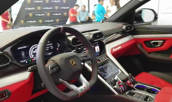 地表最快SUV兰博基尼到达香港依旧继承了超