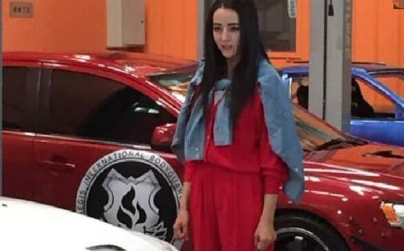 迪丽热巴开什么车?让郑爽都羡慕,不愧是女神 