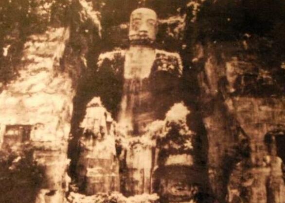 乐山大佛闭眼流泪事件真相,酸雨侵蚀导致大佛闭眼(没有显灵)