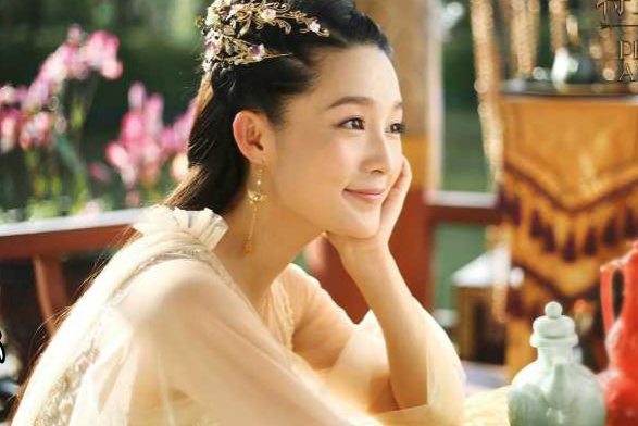 李沁穿上高跟鞋就是不一样,瞬间增高10厘米,气