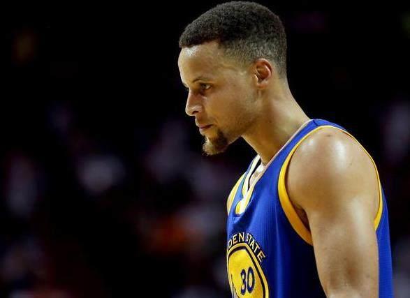 NBA现役年薪最高的五个球星!傻芬3000万都垫