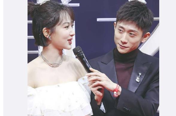 张一山看杨紫的眼神,含情脉脉,你太温柔