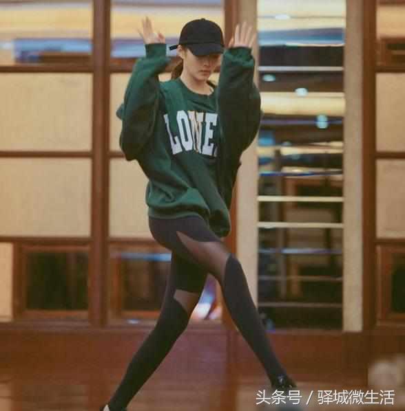 关晓彤穿空姐太丝袜,性感制服v空姐,大长腿秒杀红滃性感图片