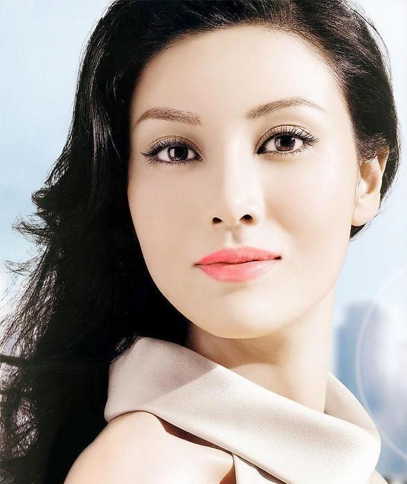 看看李嘉欣年轻时候的照片!港媒:美的石破天惊!